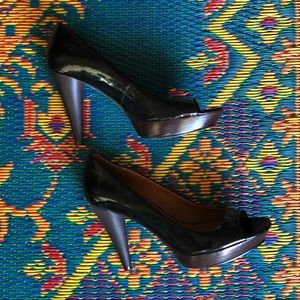 NEW! Guess Black patent leather heels